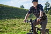 Autor Hans Schneeberger auf dem E-Bike Autor Hans Schneeberger auf dem E-Bike